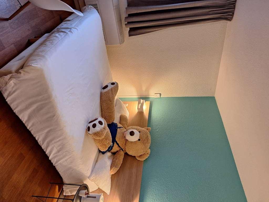 Brit Hotel Essentiel Tours Nord Δωμάτιο φωτογραφία